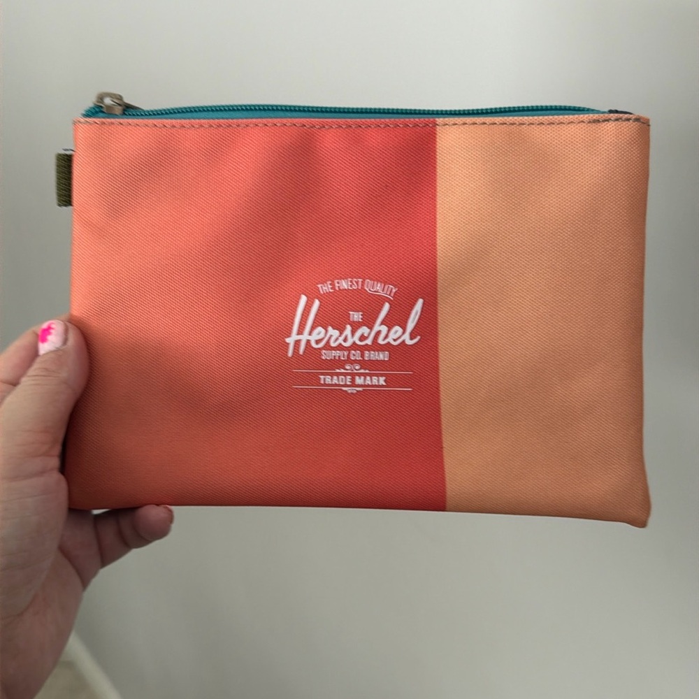 HERSCHEL SUPPLY CO. ACCESSORY BAG